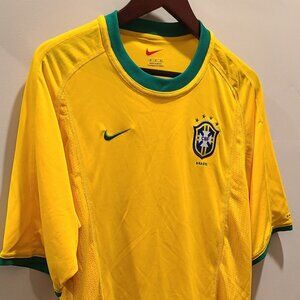 BRAZIL SOCCER FOOTBALL SHIRT MEN'S SIZE M. NIKE